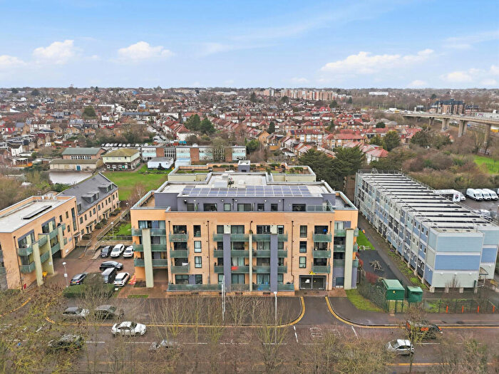 1 Bedroom Flat For Sale In Scenix House, South Woodford, E18