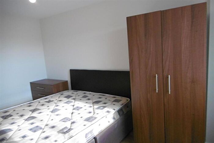 2 Bedroom Apartment To Rent In Concord Street, Leeds, LS2