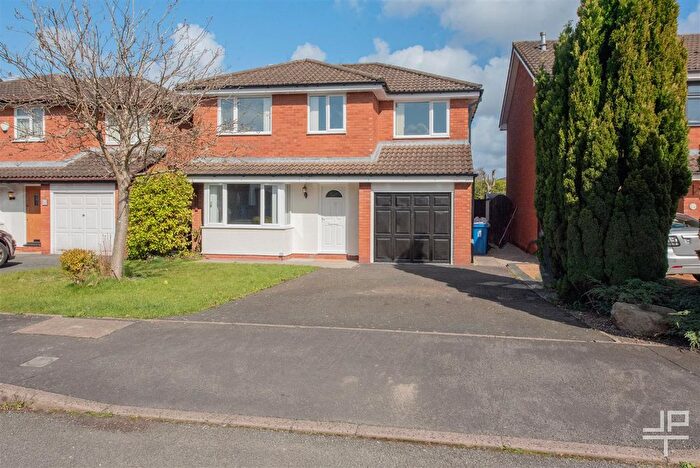 4 Bedroom Detached House To Rent In Pennine Lane, Golborne, Warrington, WA3