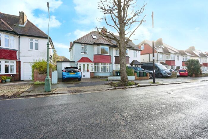 2 Bedroom Flat To Rent In Roman Road, BN3