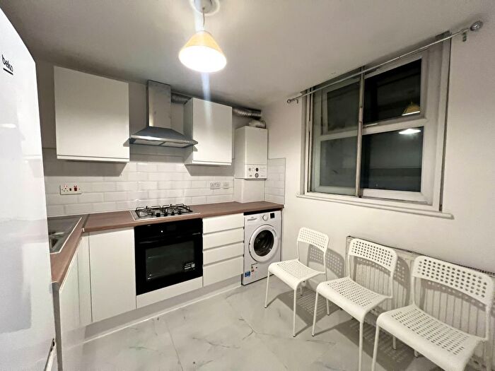 2 Bedroom Flat To Rent In Amersham Road, SE14