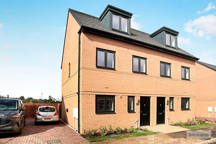 3 Bedroom Town House To Rent In Stonemason Way, Gunthopre, Peterborough, PE4