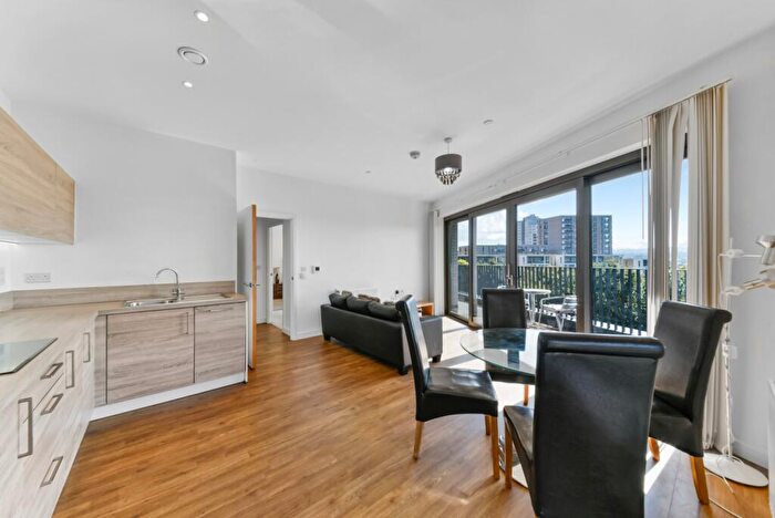 2 Bedroom Apartment To Rent In Kingfisher Heights, Waterside Park, Royal Docks, E16