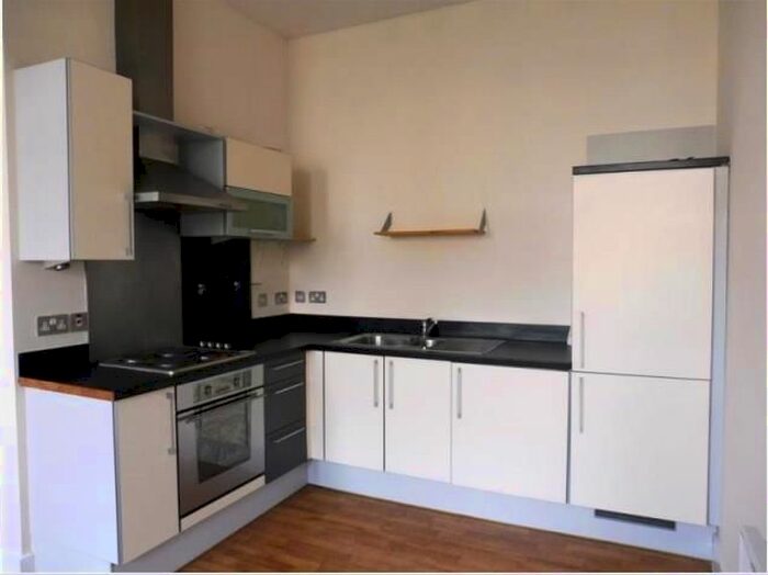 2 Bedroom Flat To Rent In Textile Street, Dewsbury, WF13