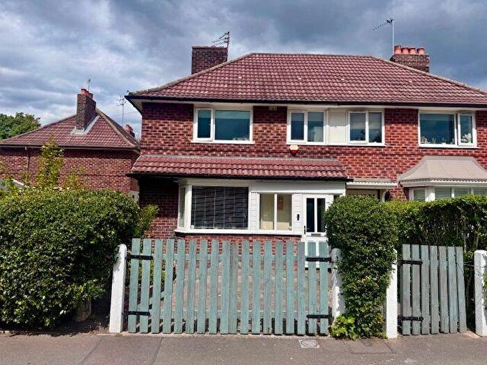 3 Bedroom Semi-Detached House For Sale In Hollyhedge Road, Manchester, M22