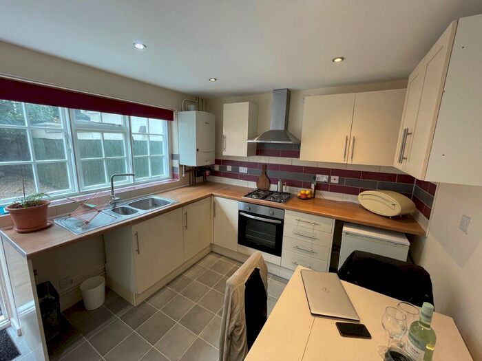 4 Bedroom Property To Rent In Waldale Drive, Leicester, LE2