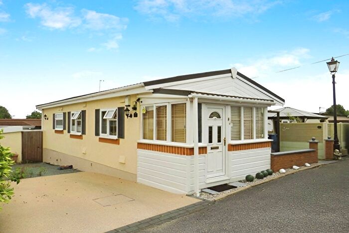 2 Bedroom Mobile/park Home For Sale In Eastfield Park, Tuxford, Newark, Nottinghamshire, NG22
