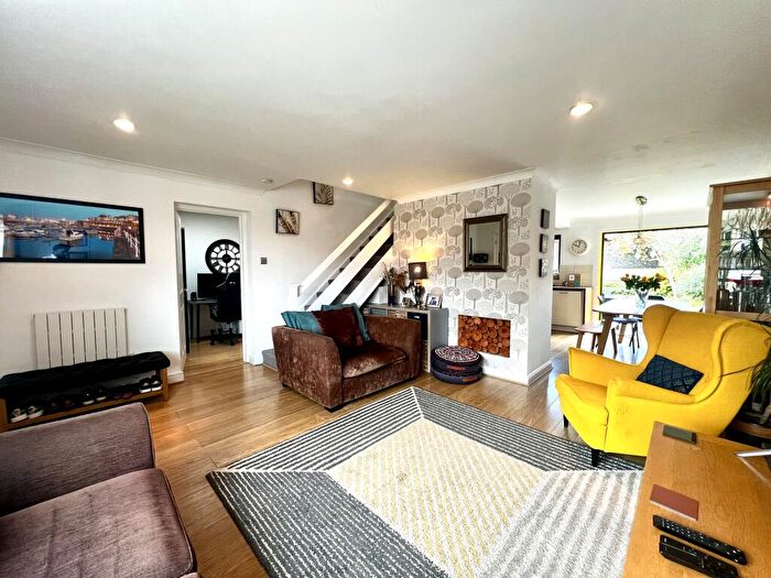 4 Bedroom Semi-Detached House To Rent In Longfellow Drive, Abingdon, OX14