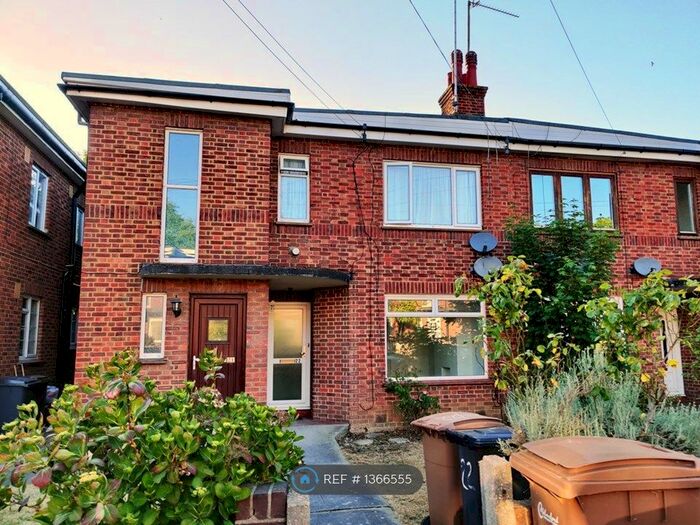3 Bedroom Maisonette To Rent In Shrublands Close, Chelmsford, CM2