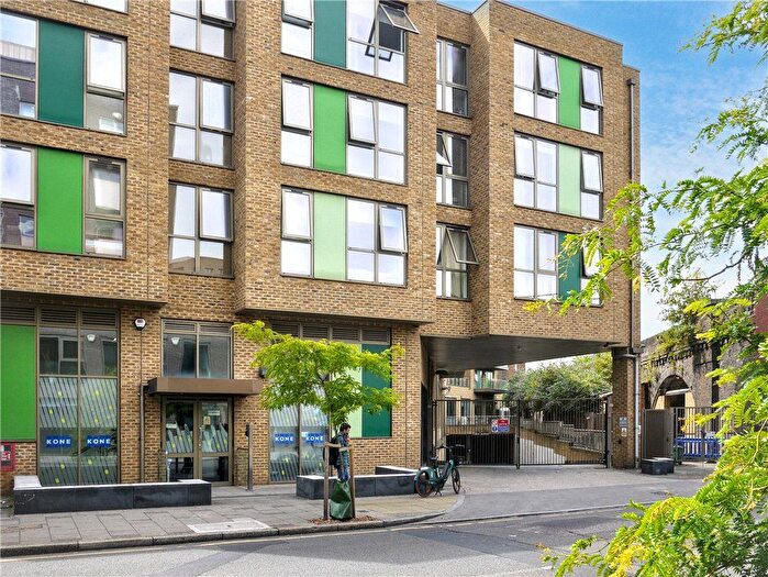 2 Bedroom Flat To Rent In Bedford Road, London, SW4