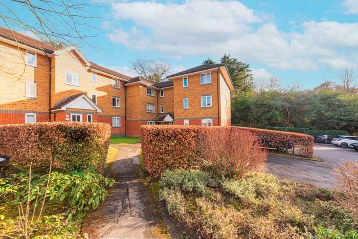 2 Bedroom Flat To Rent In Crowthorne, RG45