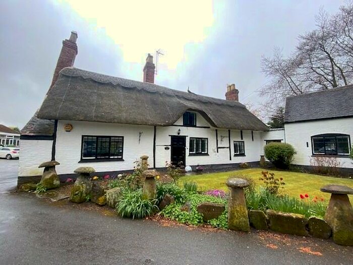 4 Bedroom Cottage To Rent In The Green, Dunchurch, CV22
