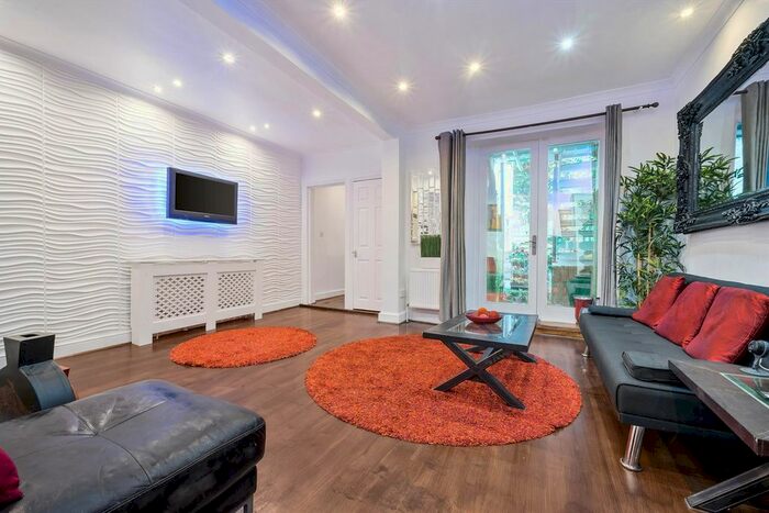 2 Bedroom Flat To Rent In Edith Grove, London SW10