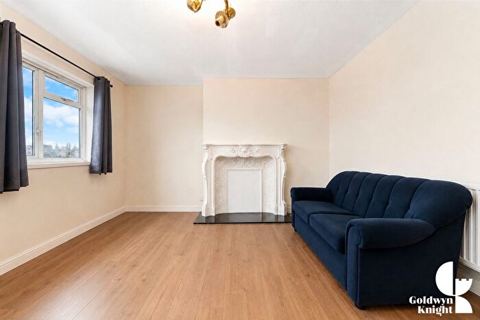 3 Bedroom Flat To Rent In Whitechapel, London, E1