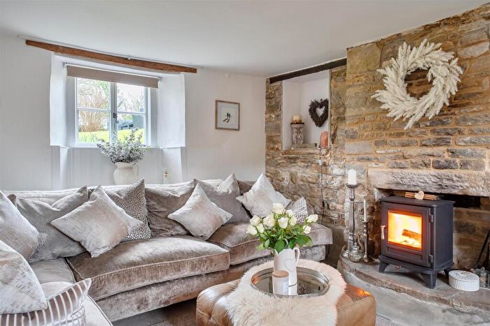 3 Bedroom House For Sale In Valley Road, Swanage, BH19 - Photo 3