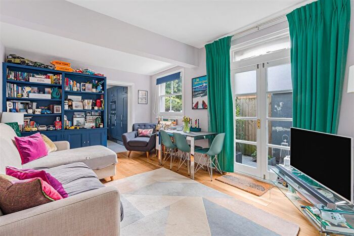 2 Bedroom Flat For Sale In Bronsart Road, Fulham, SW6