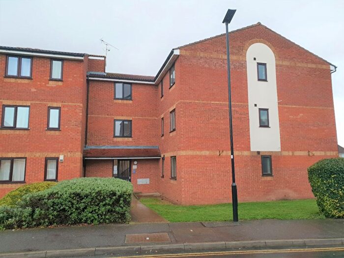 2 Bedroom Flat For Sale In Redford Close, Feltham, TW13