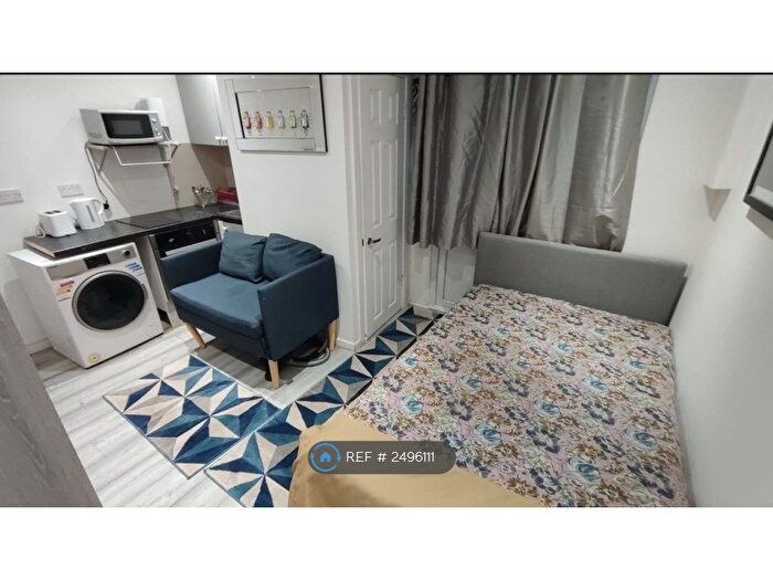 Studio To Rent In Brook Road South, Brentford, TW8