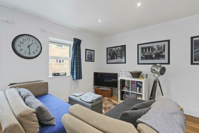 2 Bedroom Apartment To Rent In Park Lodge, Wapping Lane London, E1W