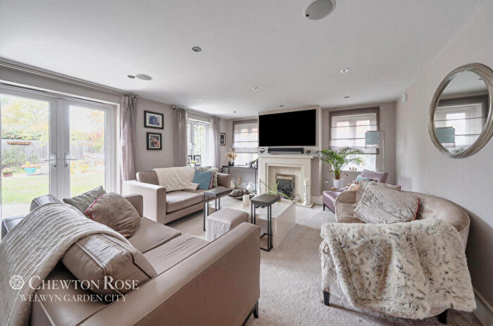 6 Bedroom Detached House For Sale In Sevenacres, Welwyn, AL6