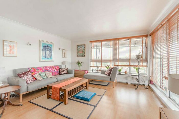 1 Bedroom Flat To Rent In Warwick Drive, Putney, London, SW15