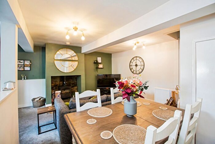 2 Bedroom End Terrace House For Sale In Tanhouse Hill, Halifax, HX3