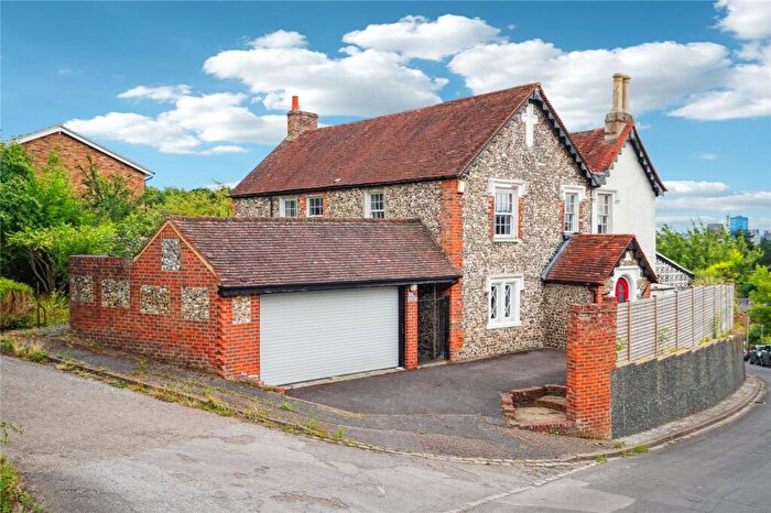 5 Bedroom Detached House For Sale In Grove Hill, Emmer Green, Reading, Berkshire, RG4