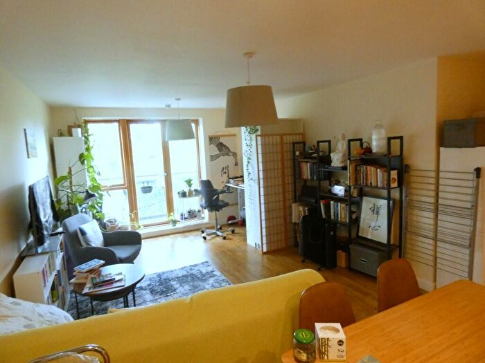 2 Bedroom Apartment To Rent In Tay Court, Meath Crescent, Bethnal Green, E2