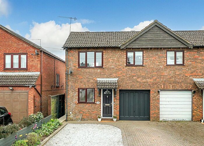 2 Bedroom Semi-Detached House For Sale In Great Road, Hemel Hempstead, Hertfordshire, HP2