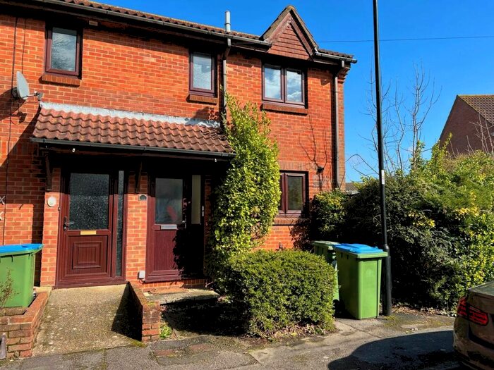 2 Bedroom End Of Terrace House To Rent In Weston Close, SO19