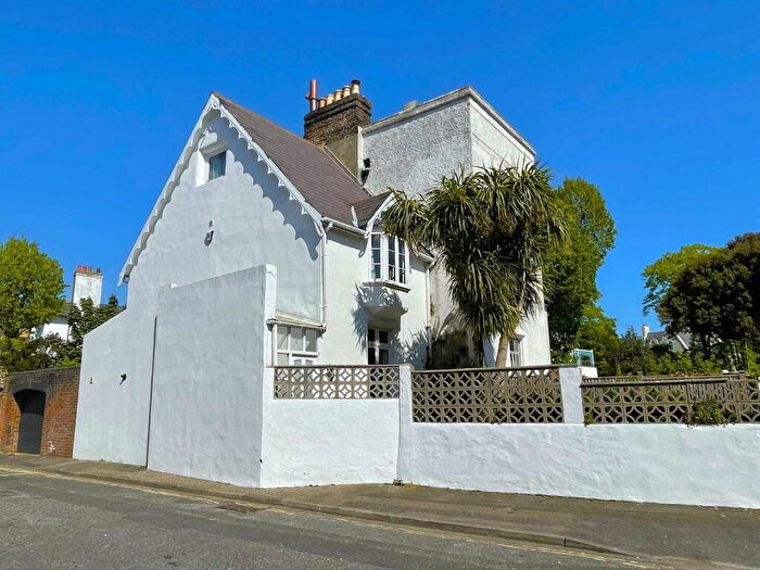 4 Bedroom End Of Terrace House For Sale In Villiers Road, Southsea, PO5