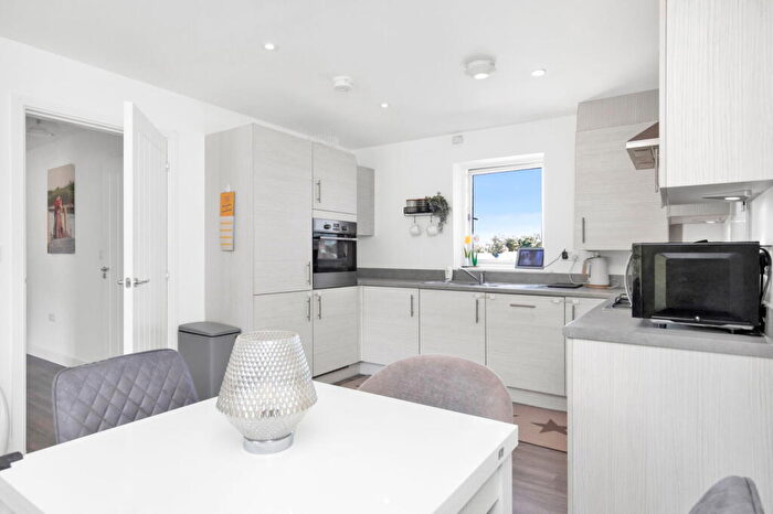 2 Bedroom Apartment For Sale In Dukes Quarter, Bordon, GU35