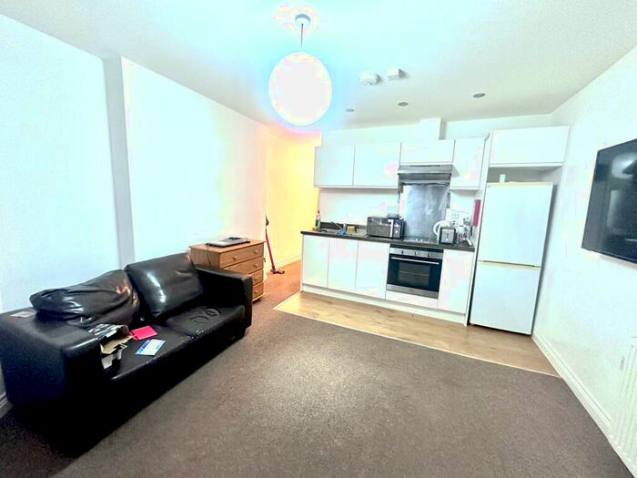 Studio To Rent In Whitefield Tce, Flat, PL4