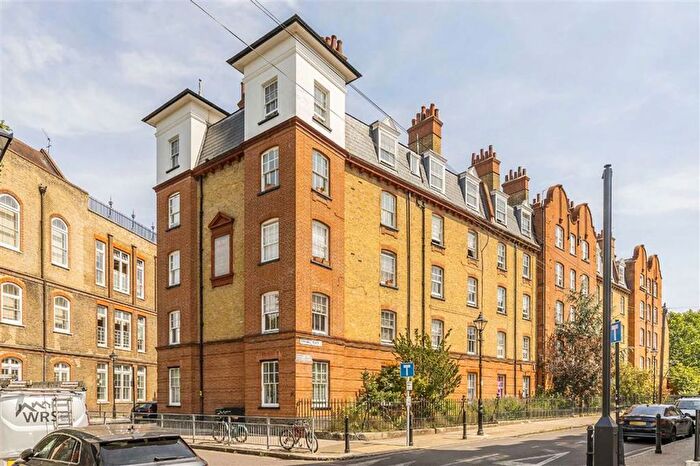 2 Bedroom Flat For Sale In Welwyn Street, Bethnal Green, E2
