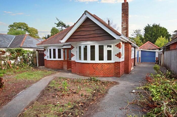 2 Bedroom Detached Bungalow To Rent In The Grove, Christchurch, BH23