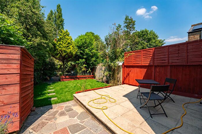 1 Bedroom Flat For Sale In Oaklands Road, London, W7