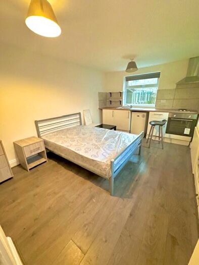 Studio To Rent In Suffield Road, London, N15