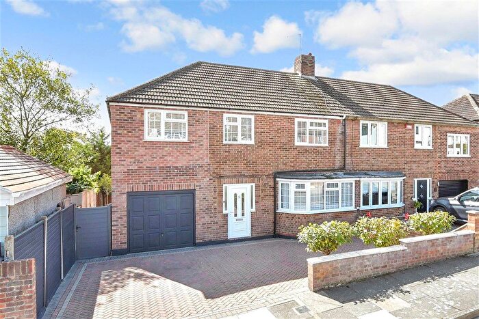 4 Bedroom Semi-detached House For Sale In Lynsted Close, Bexleyheath, Kent, DA6