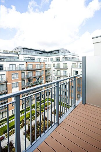 3 Bedroom Flat To Rent In Aerodrome Road, Colindale, London, NW9