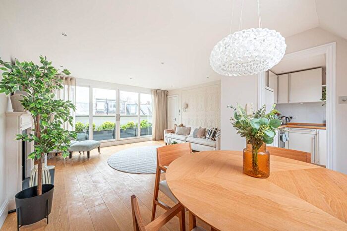 2 Bedroom Flat For Sale In Carlingford Road, Hampstead, London, NW3