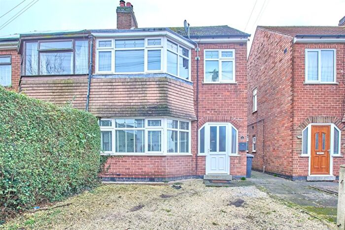 3 Bedroom Semi-Detached House For Sale In Barrie Road, Hinckley, LE10