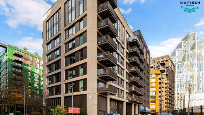 2 Bedroom Flat For Sale In Ace Way, Battersea, London, SW11