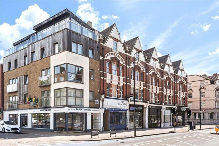 3 Bedroom Apartment For Sale In Balham Hill, London, SW12