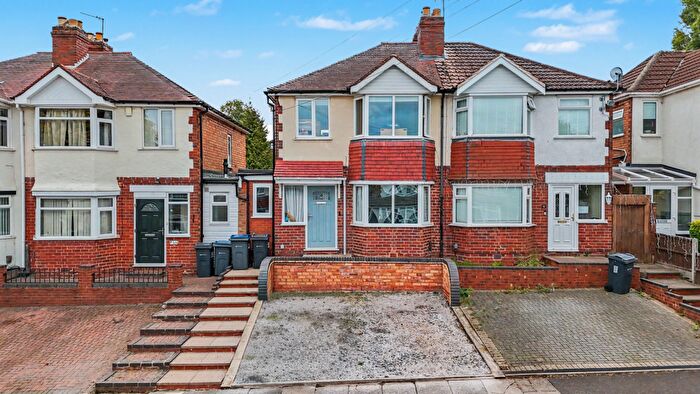 3 Bedroom Semi-Detached House For Sale In Hawkhurst Road, Birmingham, B14