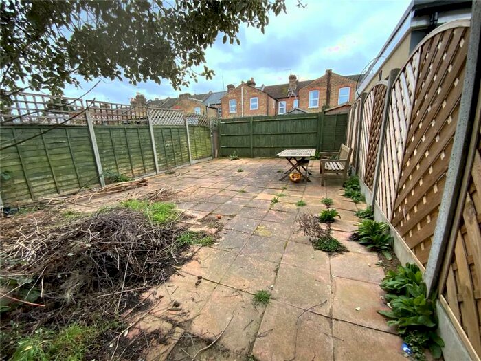 1 Bedroom Flat To Rent In Fotheringham Road, Enfield, EN1