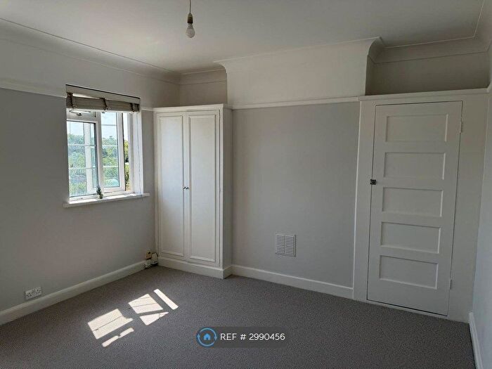 1 Bedroom Flat To Rent In Merton Mansions, London, SW20