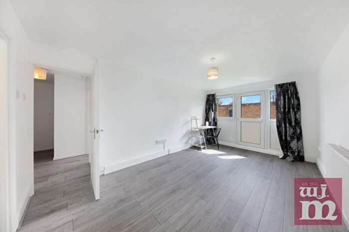 1 Bedroom Flat To Rent In Whitta Road, Manor Park, E12