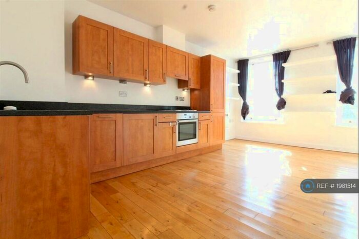 2 Bedroom Flat To Rent In Stoke Newington High Street, London, N16