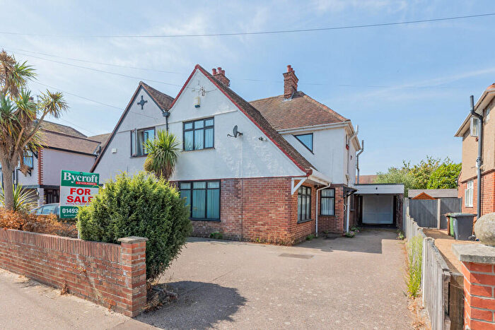 3 Bedroom Semi-Detached House For Sale In Collingwood Road, Great Yarmouth, NR30