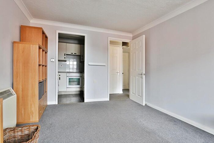 1 Bedroom Flat For Sale In Cleveland Road, Bournemouth, Dorset, BH1